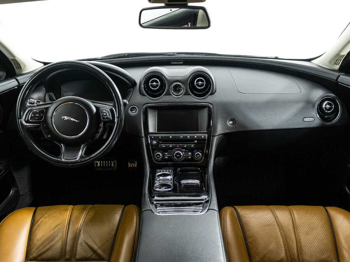 Jaguar XJ с пробегом — 2016 год. Фото: #12