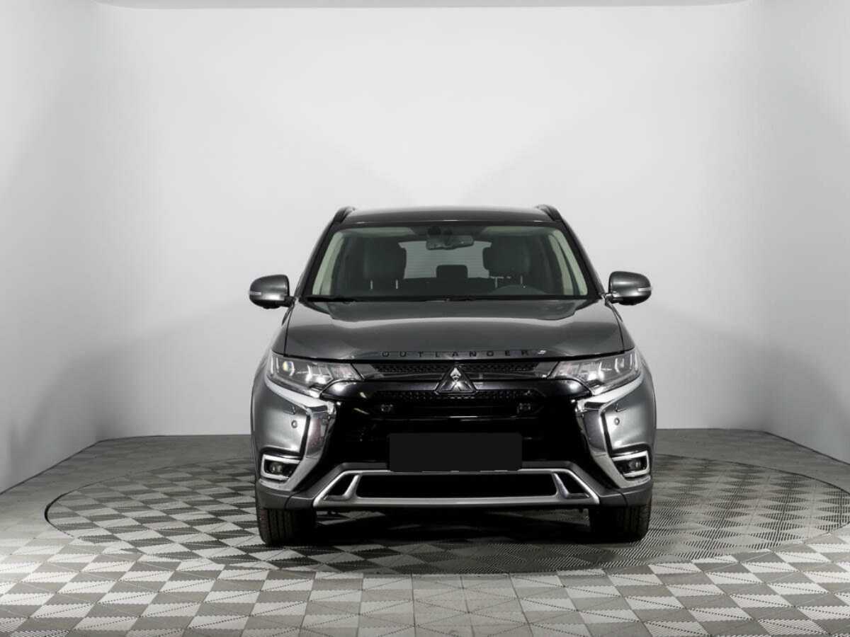 Mitsubishi Outlander с пробегом — 2022 год. Фото: #1