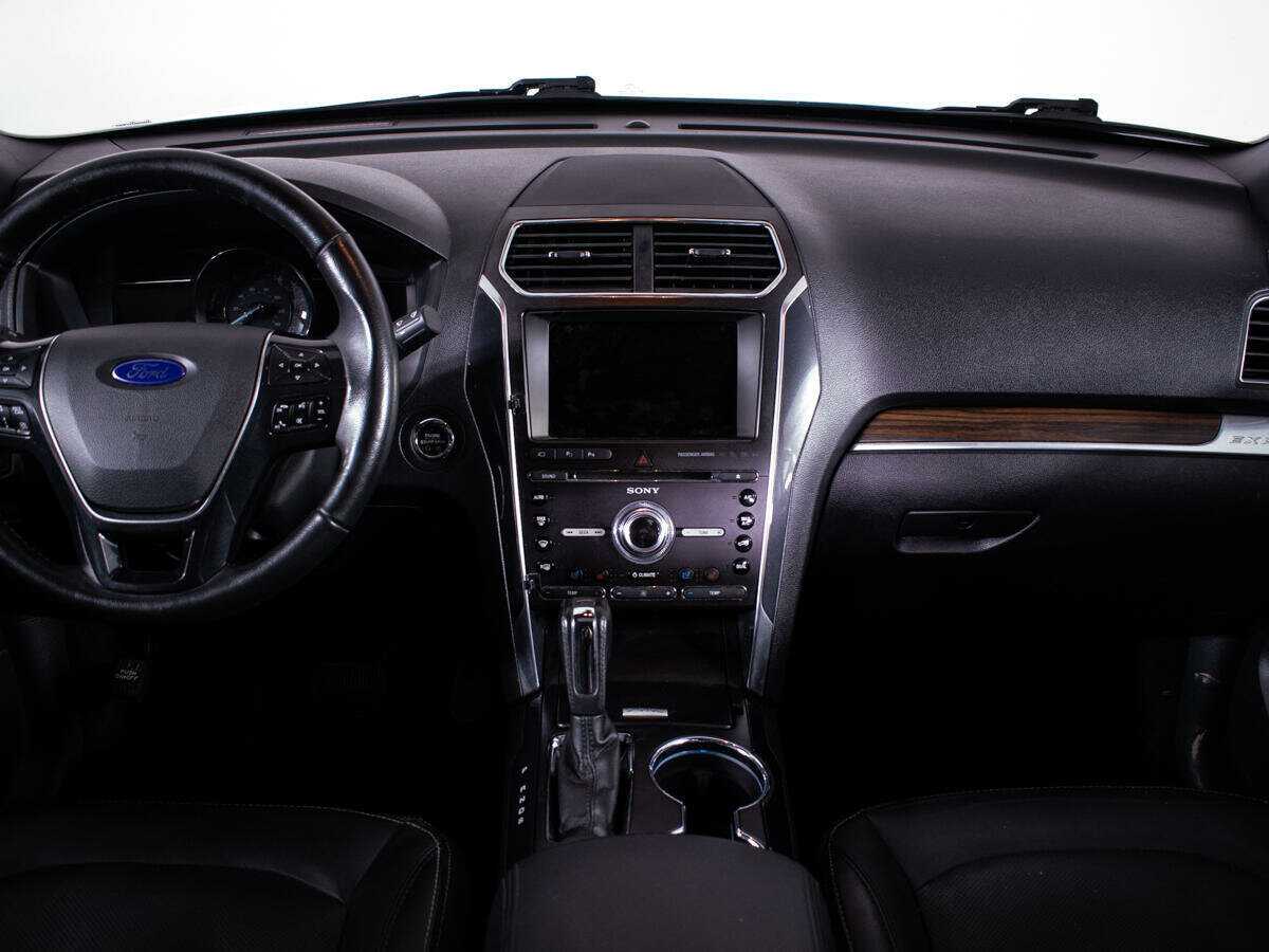 Ford Explorer с пробегом — 2016 год. Фото: #10