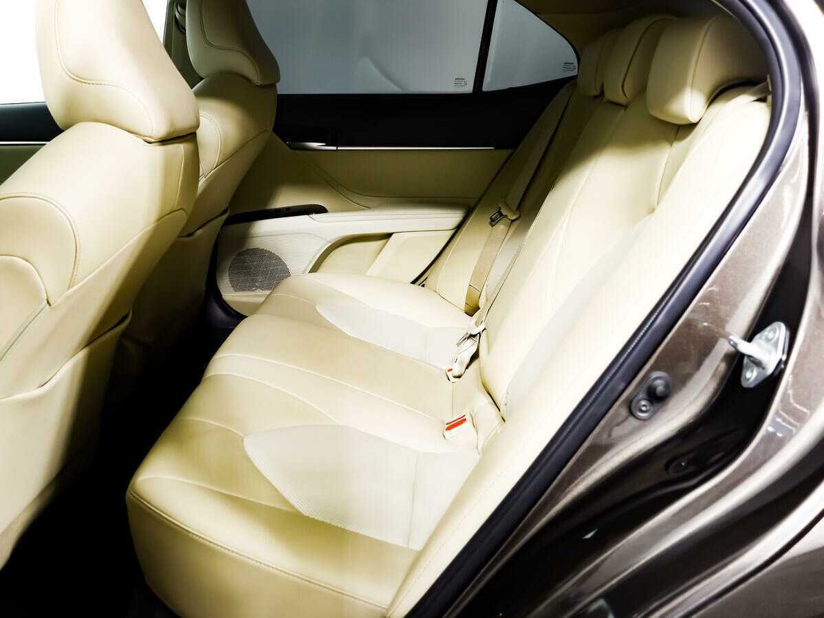 Toyota Camry с пробегом — 2020 год. Фото: #11