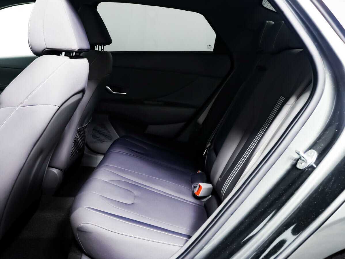 Hyundai Elantra с пробегом — 2021 год. Фото: #11