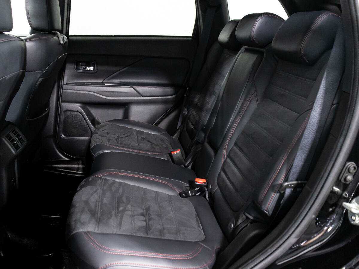 Mitsubishi Outlander с пробегом — 2021 год. Фото: #9