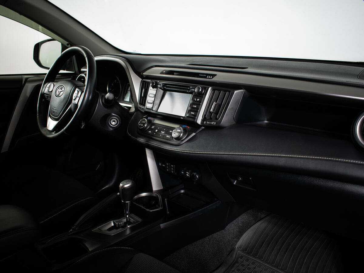 Toyota RAV4 с пробегом — 2016 год. Фото: #6