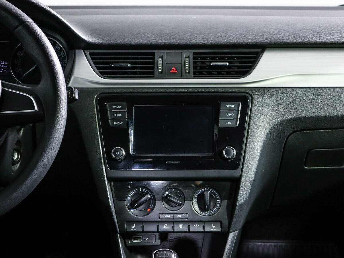 Skoda Rapid с пробегом — 2019 год. Фото: #12
