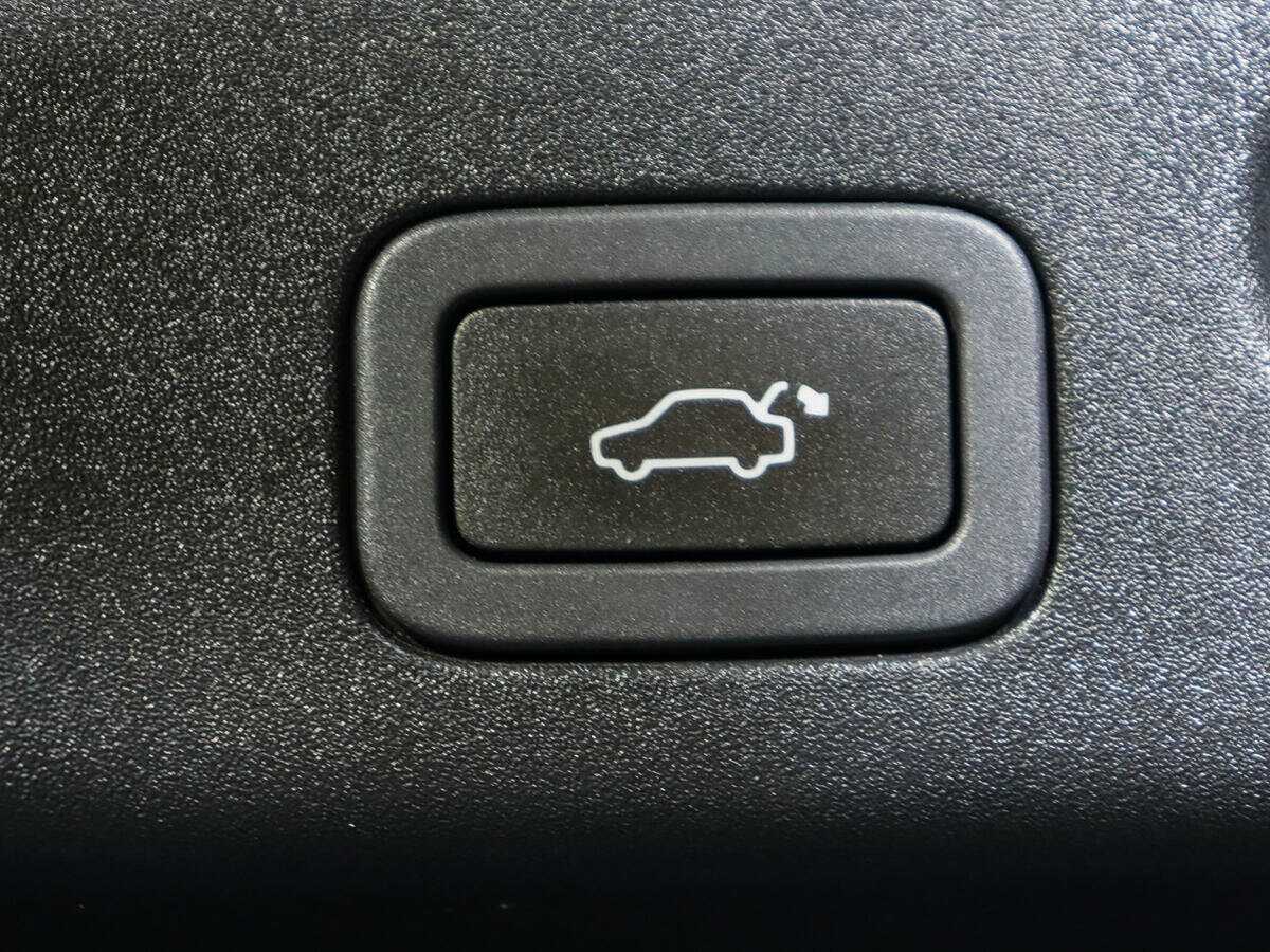 Jaguar XJ с пробегом — 2012 год. Фото: #26