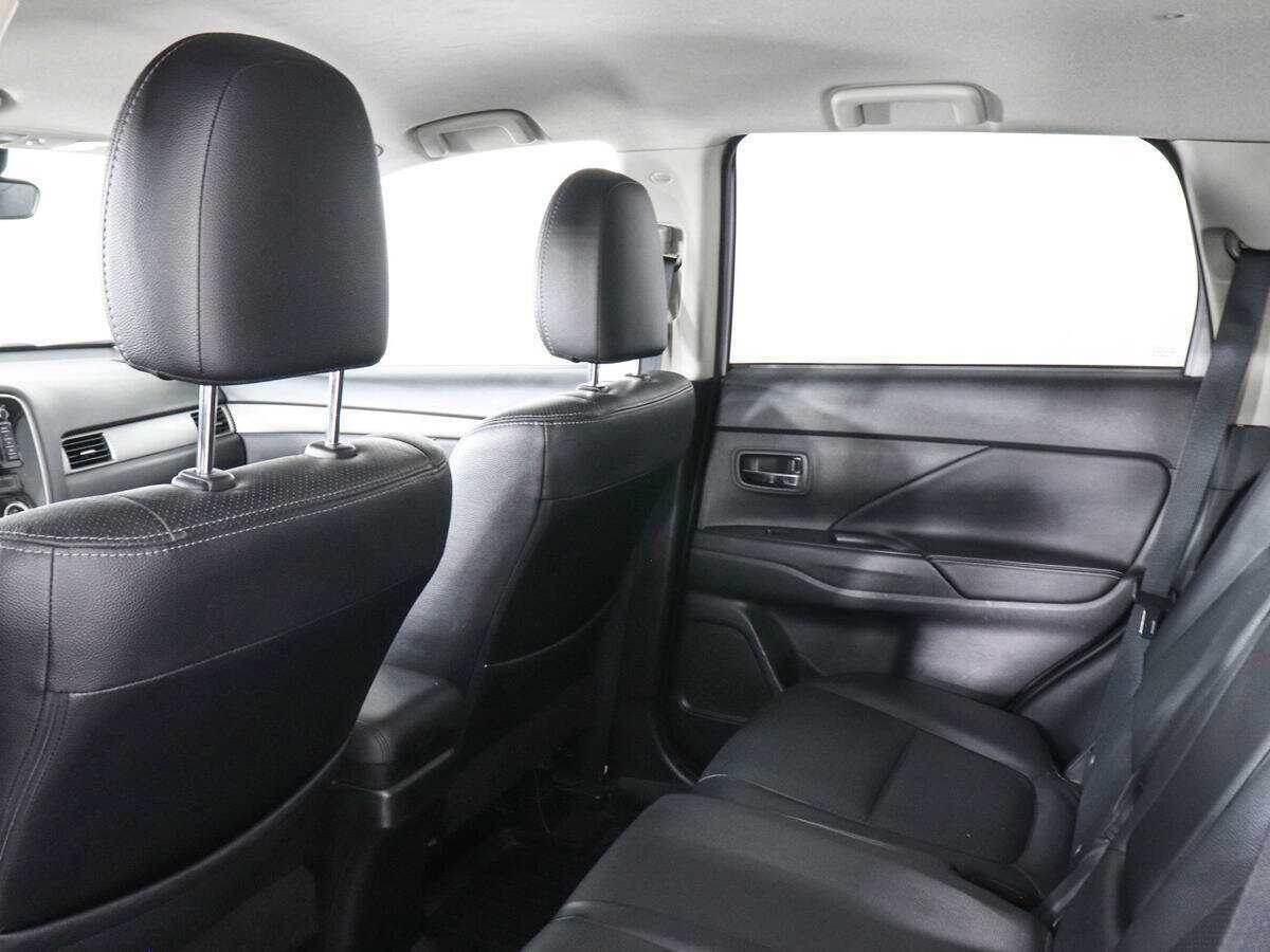 Mitsubishi Outlander с пробегом — 2014 год. Фото: #11
