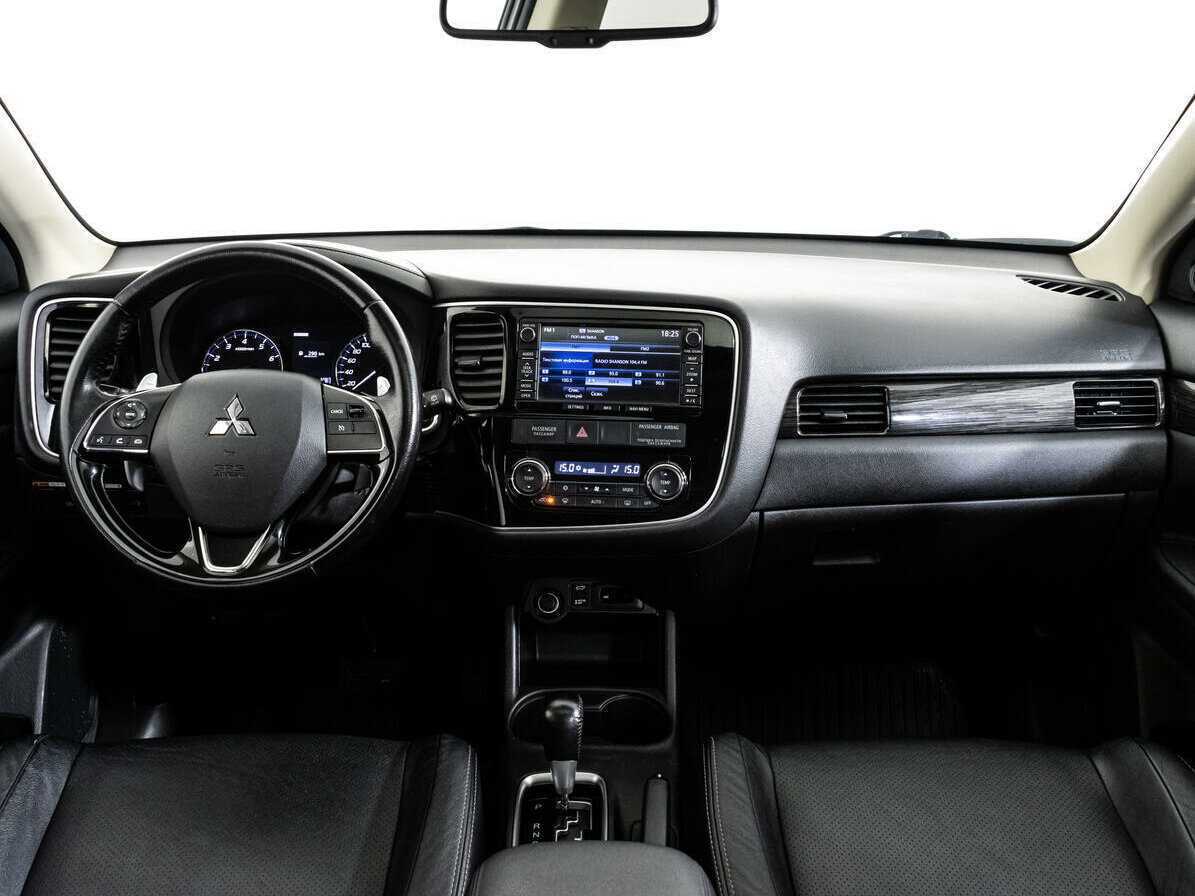 Mitsubishi Outlander с пробегом — 2016 год. Фото: #9