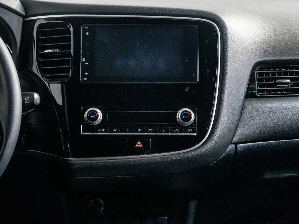 Mitsubishi Outlander с пробегом — 2020 год. Фото: #12