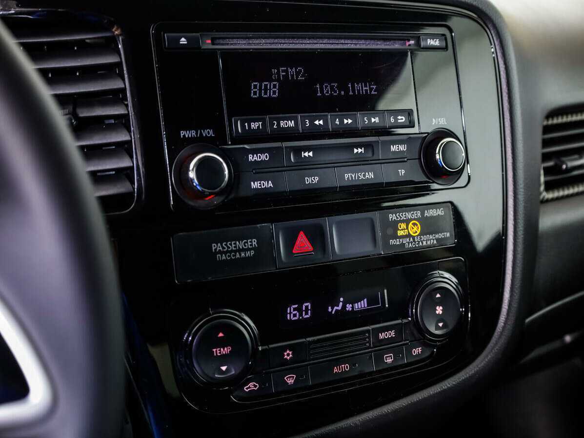 Mitsubishi Outlander с пробегом — 2015 год. Фото: #11