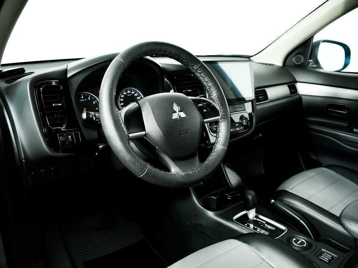 Mitsubishi Outlander с пробегом — 2013 год. Фото: #12