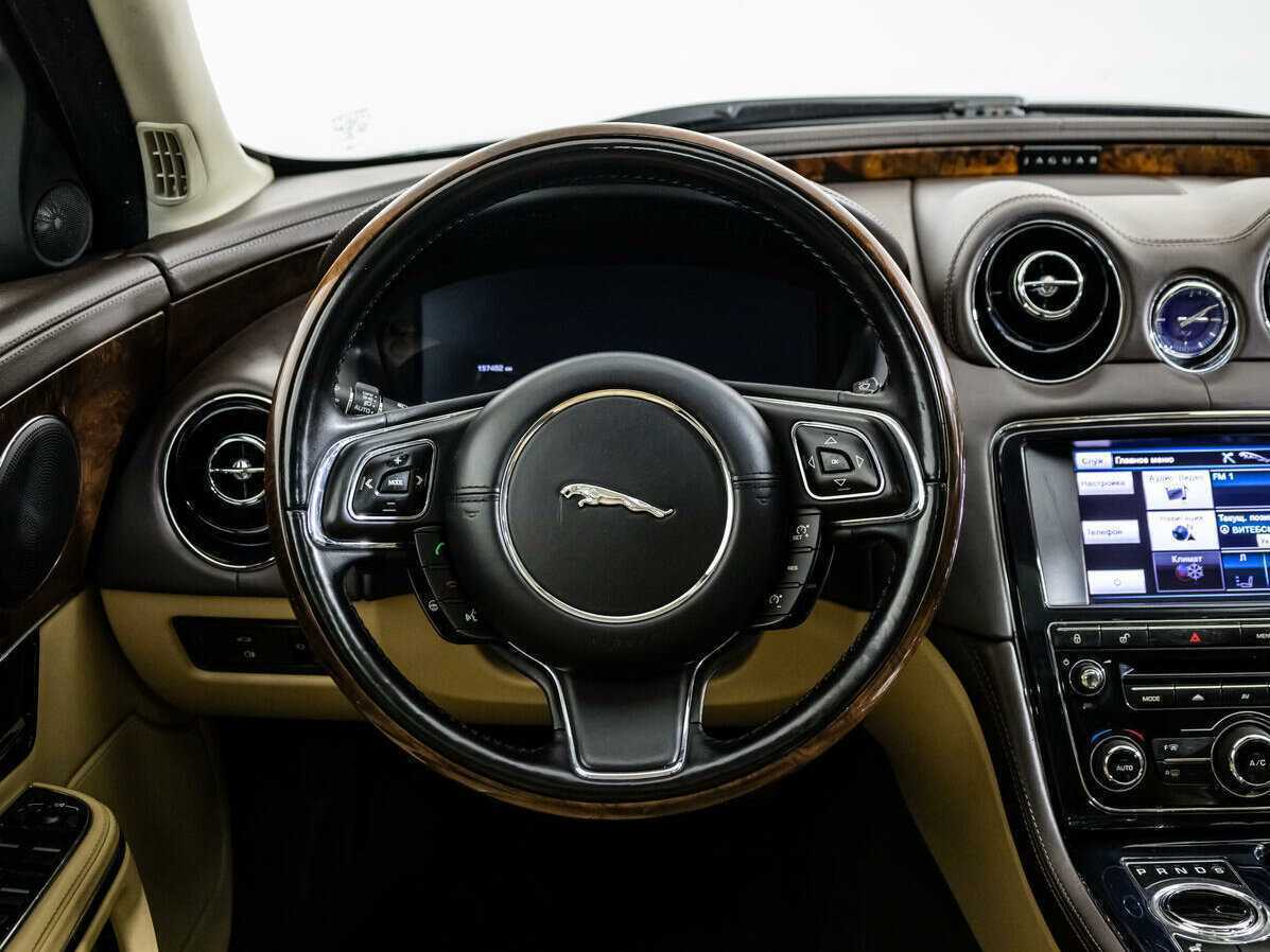 Jaguar XJ с пробегом — 2013 год. Фото: #13