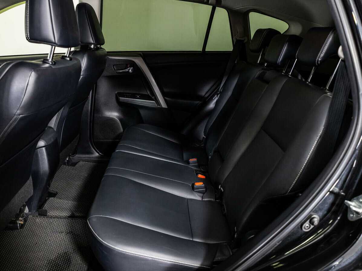 Toyota RAV4 с пробегом — 2016 год. Фото: #9
