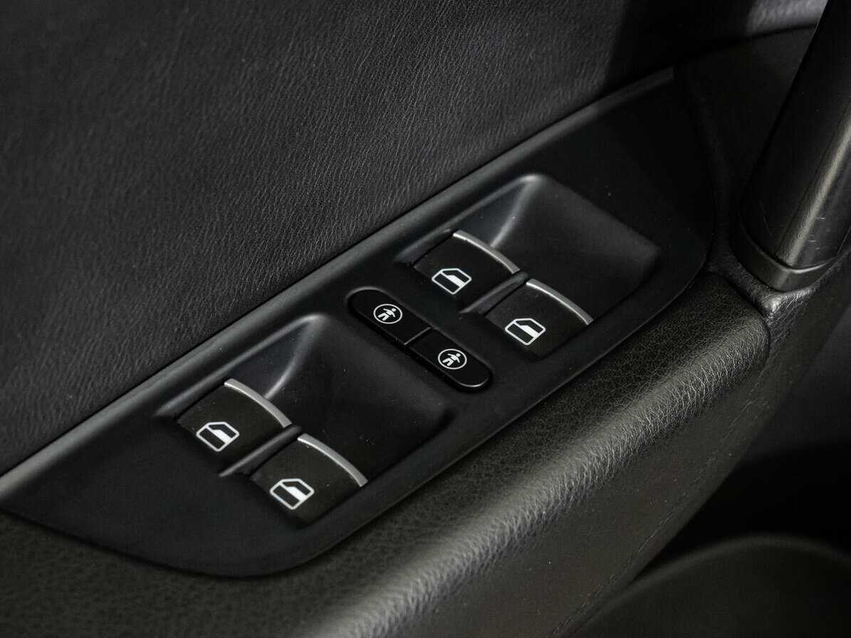 Volkswagen Touareg с пробегом — 2012 год. Фото: #18