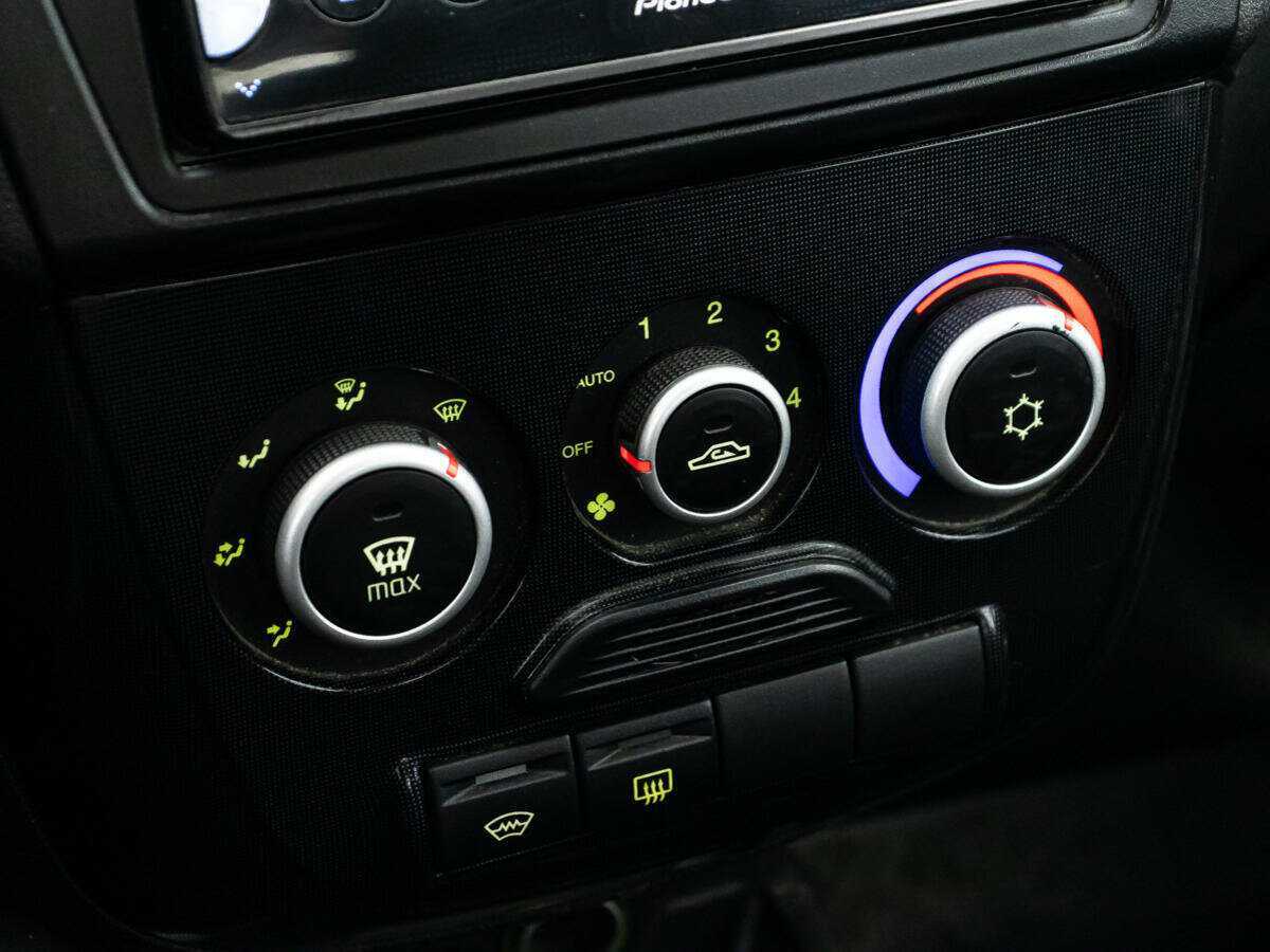 Lada (ВАЗ) Kalina с пробегом — 2015 год. Фото: #14