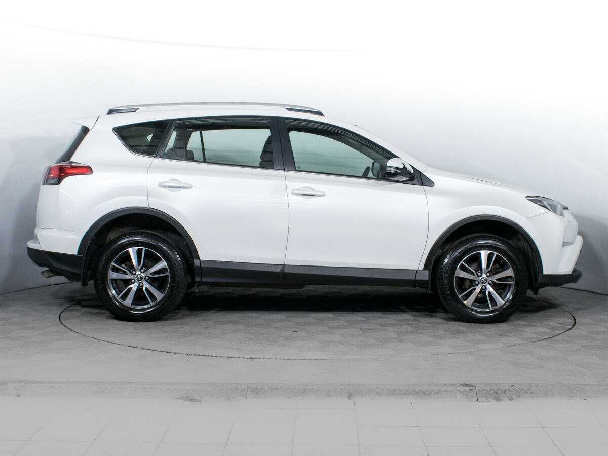 Toyota RAV4 с пробегом — 2019 год. Фото: #3