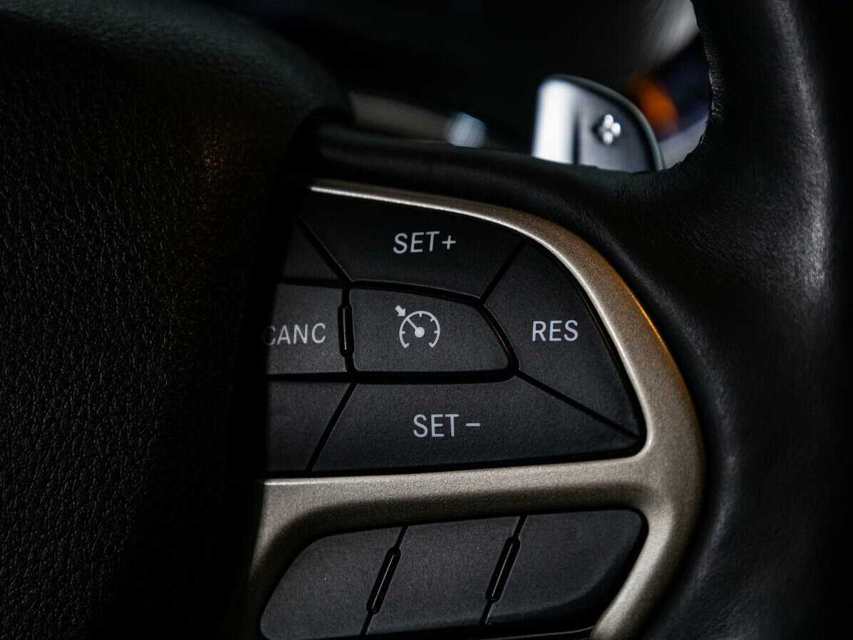 Jeep Grand Cherokee с пробегом — 2013 год. Фото: #14