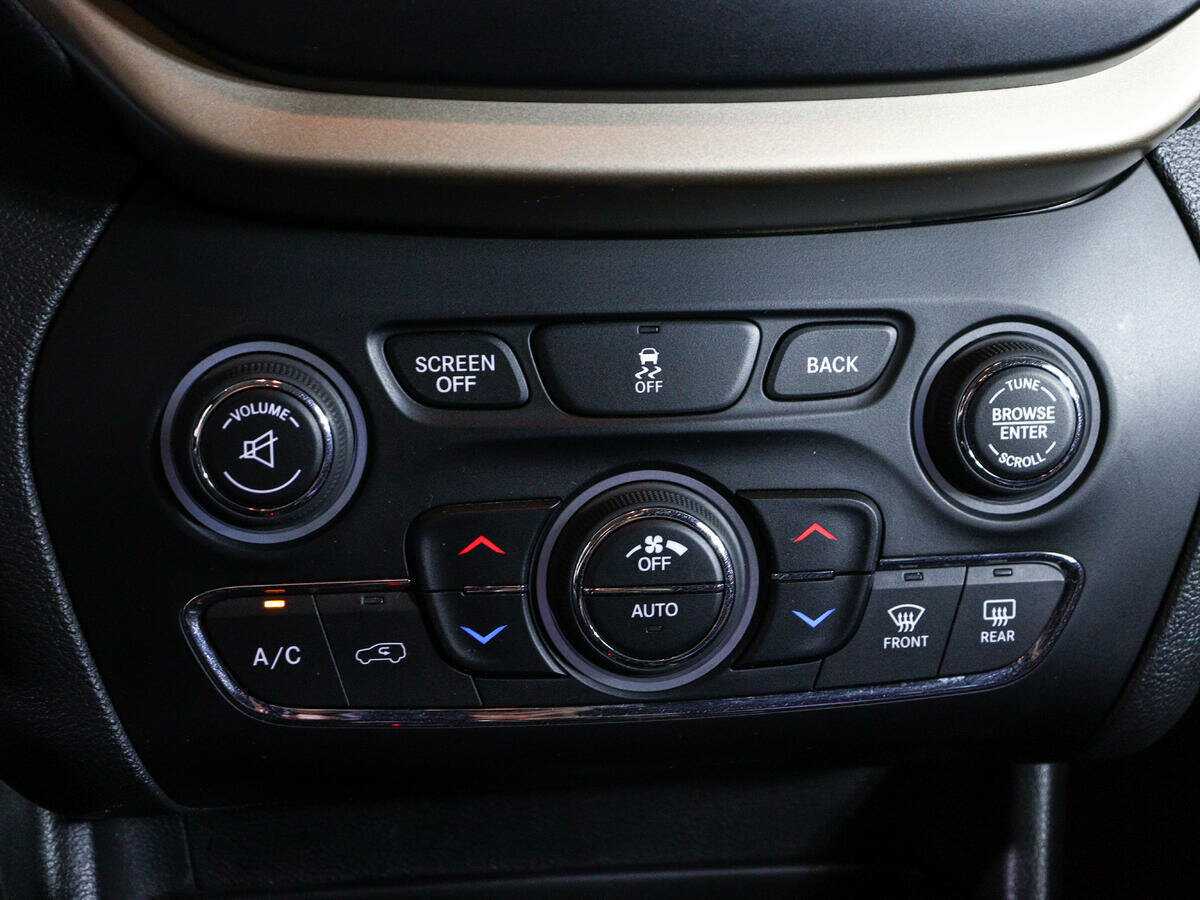 Jeep Cherokee с пробегом — 2014 год. Фото: #17