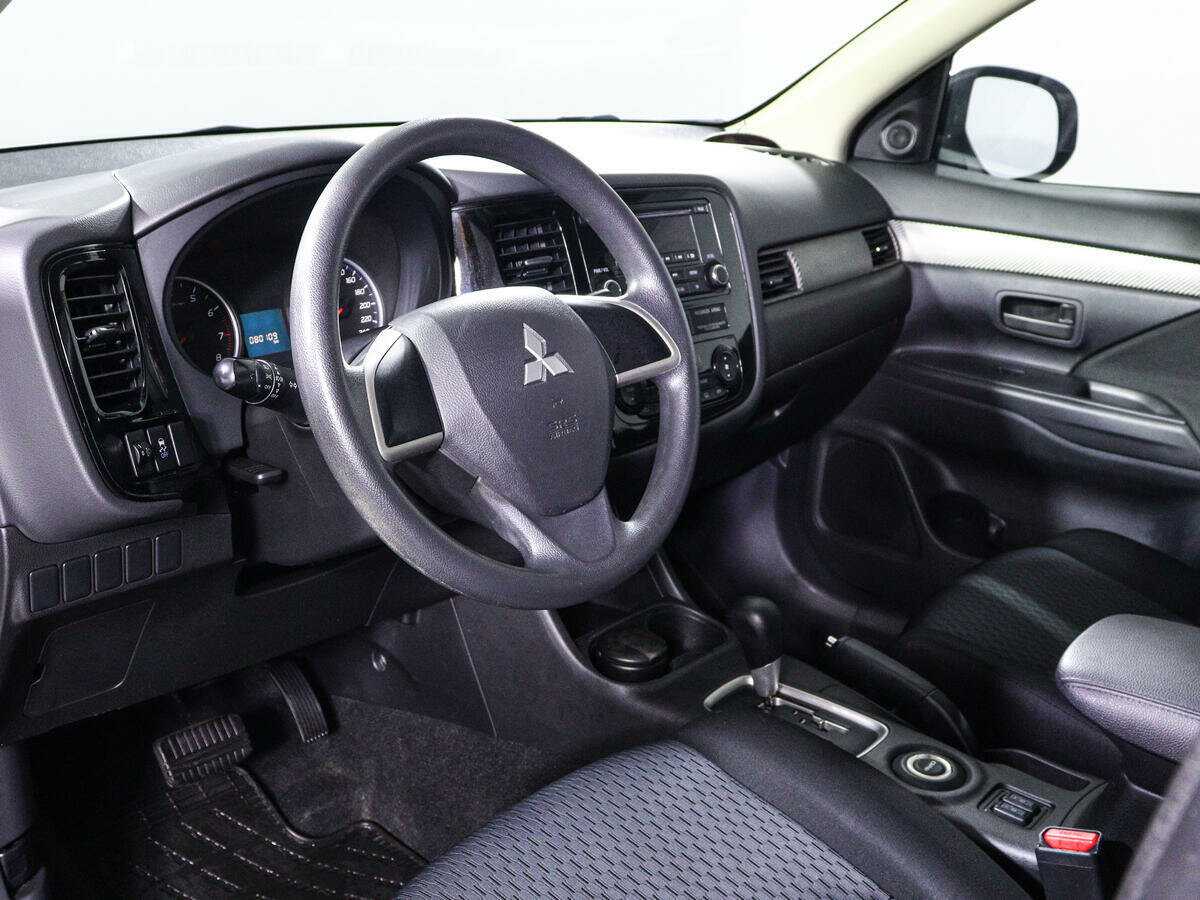 Mitsubishi Outlander с пробегом — 2013 год. Фото: #13