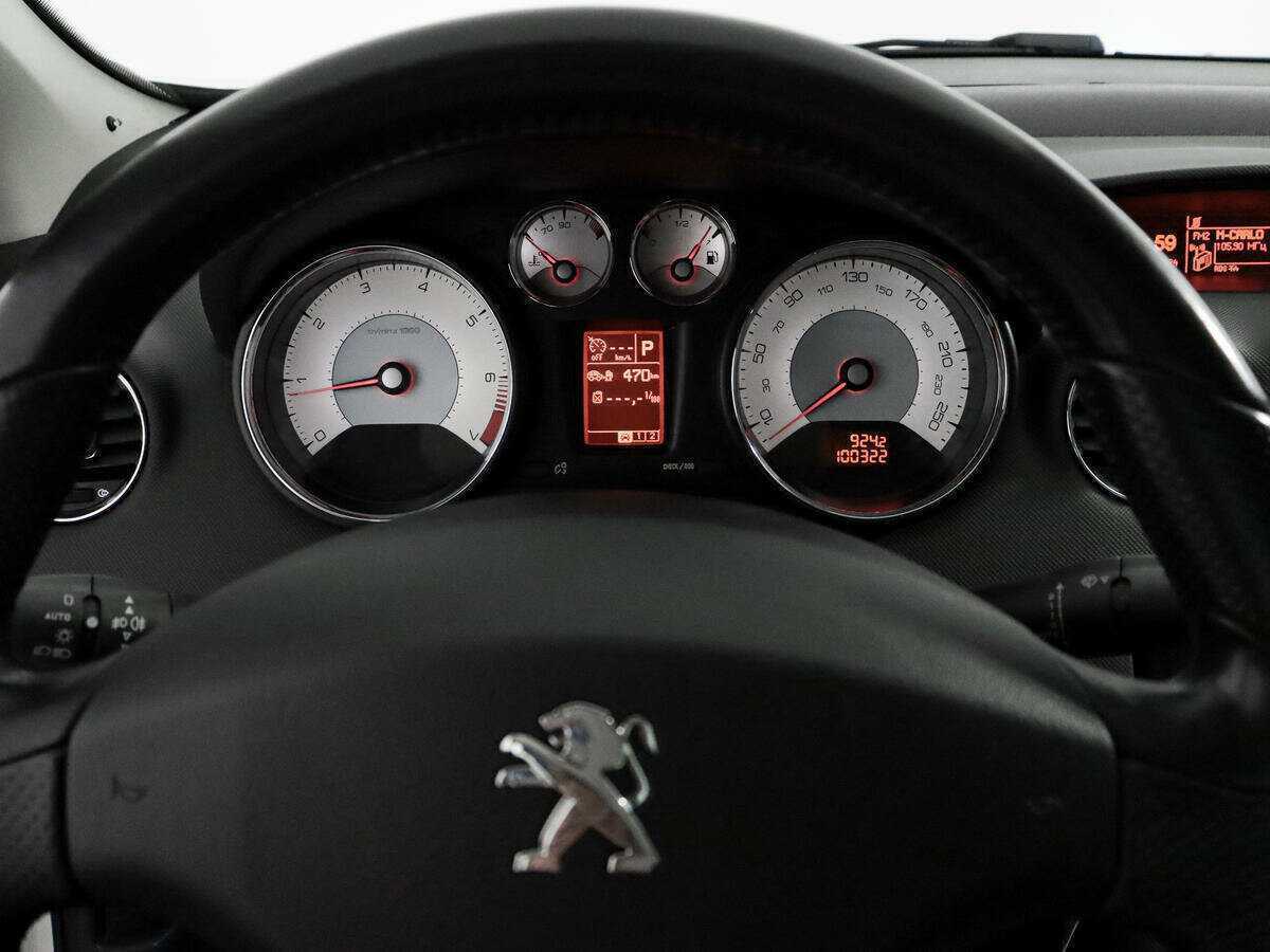 Peugeot 308 с пробегом — 2012 год. Фото: #18