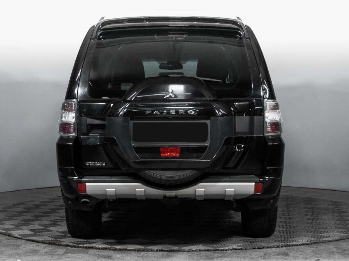Mitsubishi Pajero с пробегом — 2017 год. Фото: #5