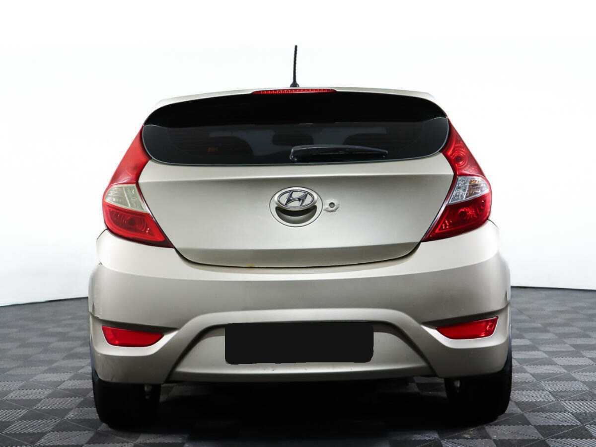 Hyundai Solaris с пробегом — 2012 год. Фото: #4
