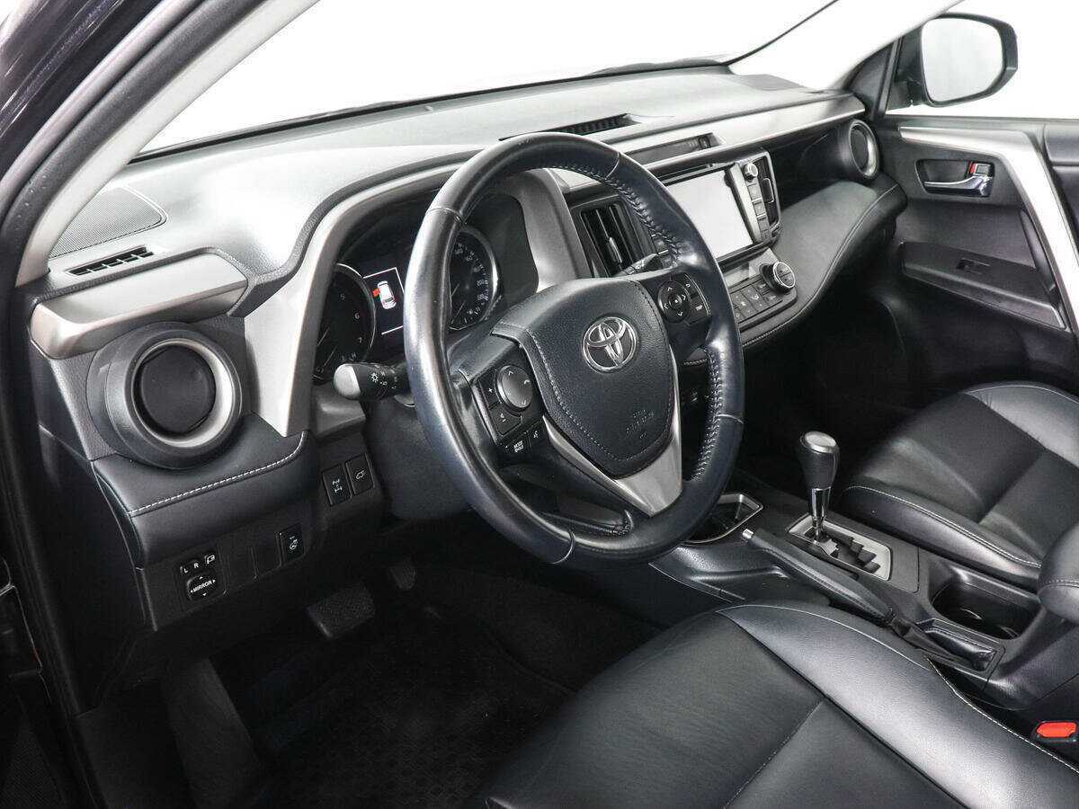 Toyota RAV4 с пробегом — 2018 год. Фото: #8