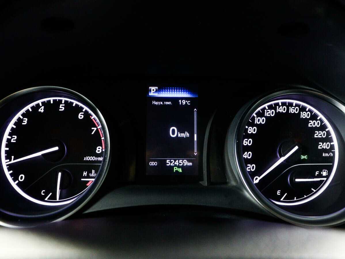 Toyota Camry с пробегом — 2019 год. Фото: #10