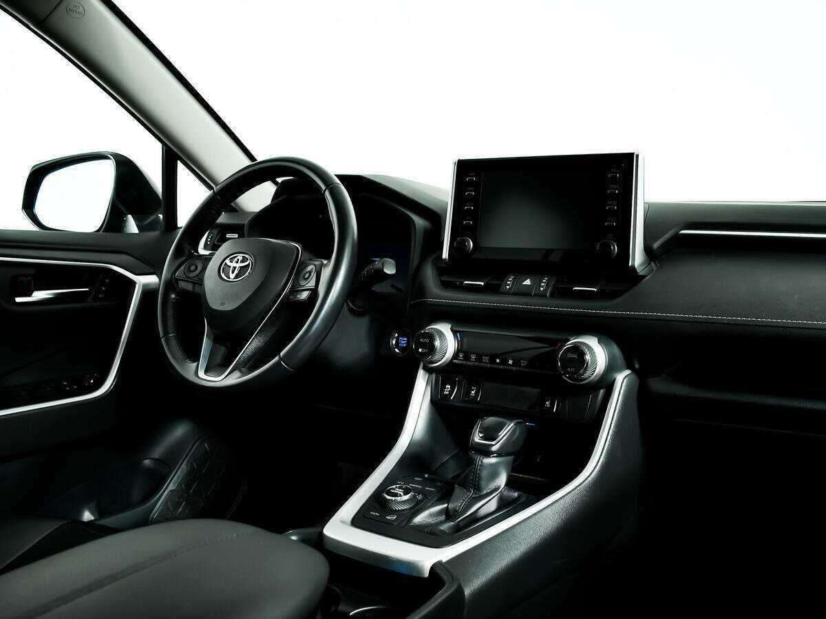 Toyota RAV4 с пробегом — 2020 год. Фото: #8