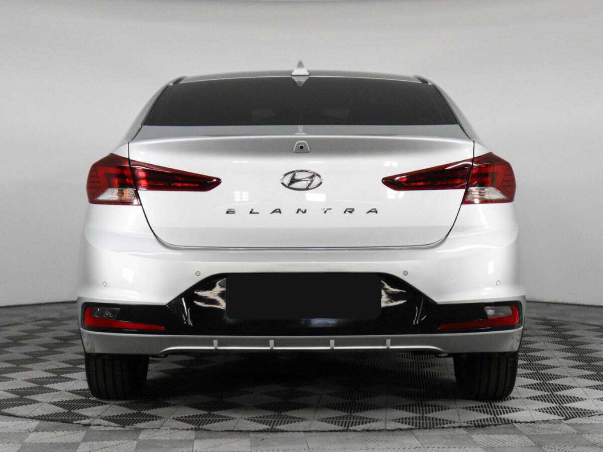 Hyundai Elantra с пробегом — 2019 год. Фото: #5