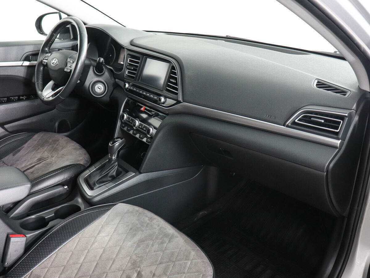 Hyundai Elantra с пробегом — 2019 год. Фото: #9