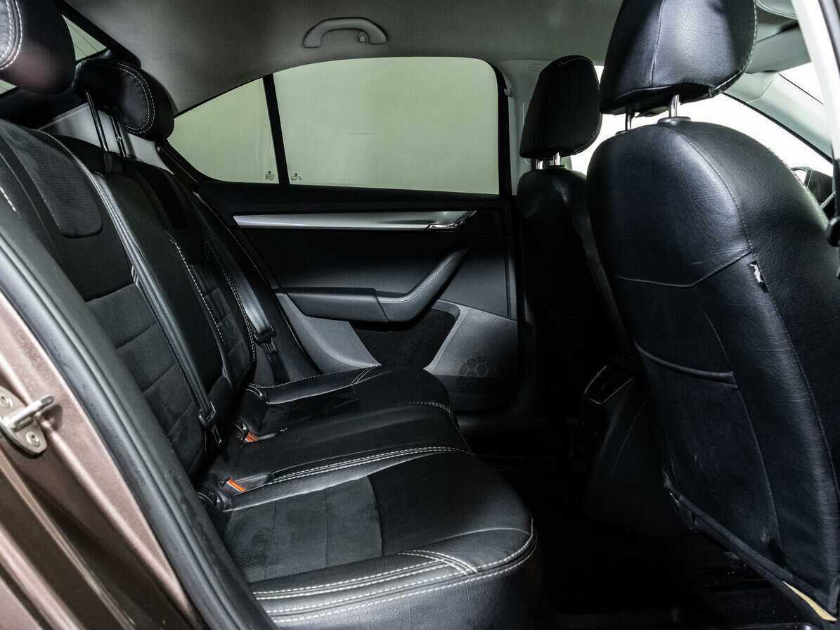 Skoda Octavia с пробегом — 2015 год. Фото: #13