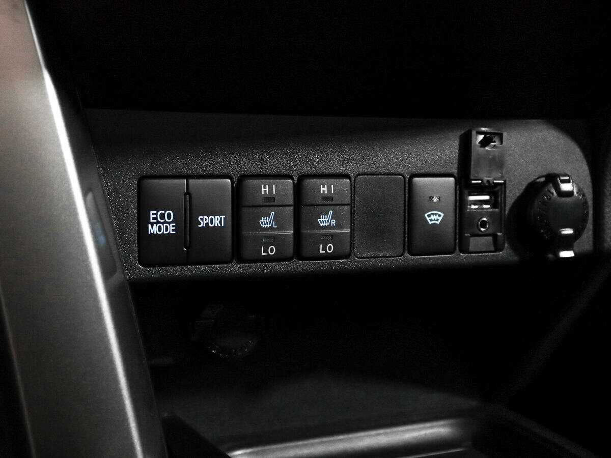 Toyota RAV4 с пробегом — 2016 год. Фото: #12