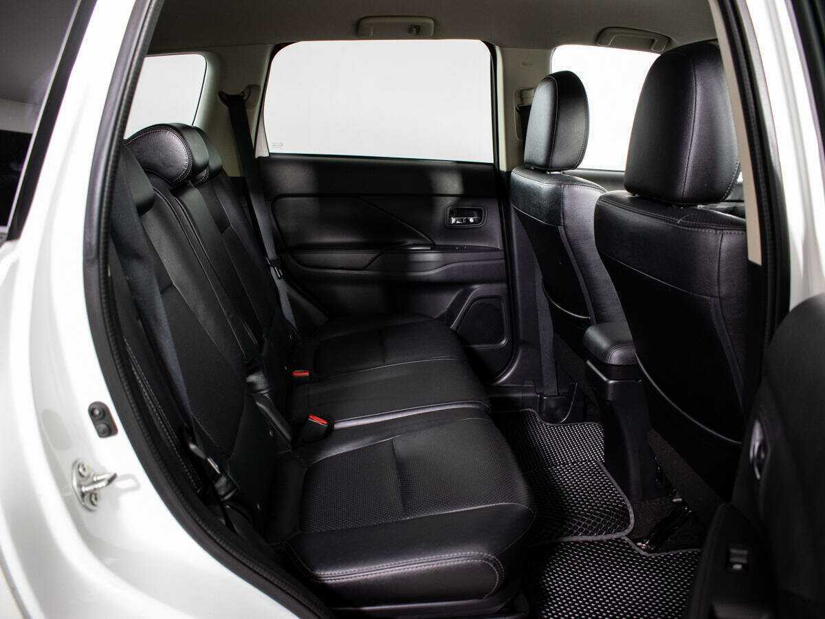 Mitsubishi Outlander с пробегом — 2016 год. Фото: #8