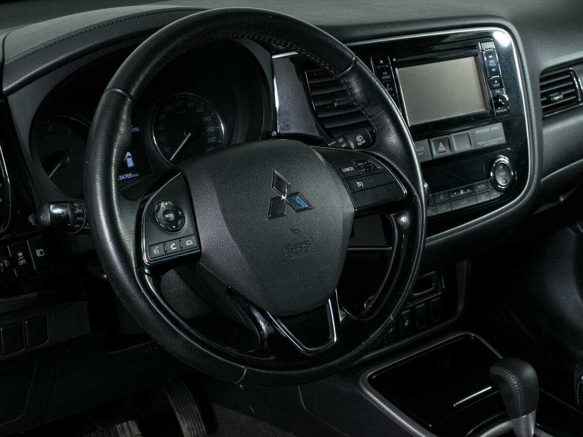 Mitsubishi Outlander с пробегом — 2017 год. Фото: #11