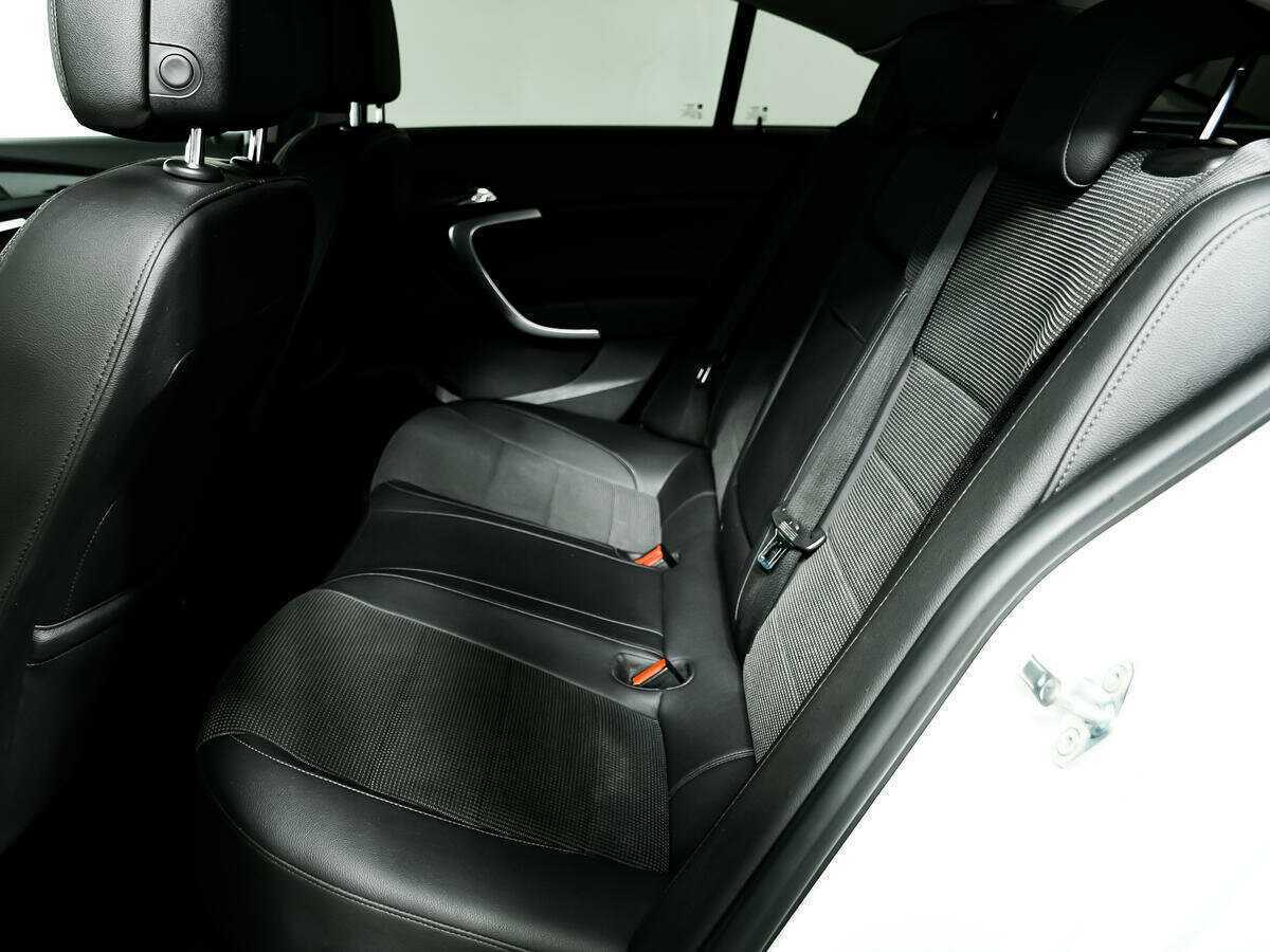 Opel Insignia с пробегом — 2012 год. Фото: #11