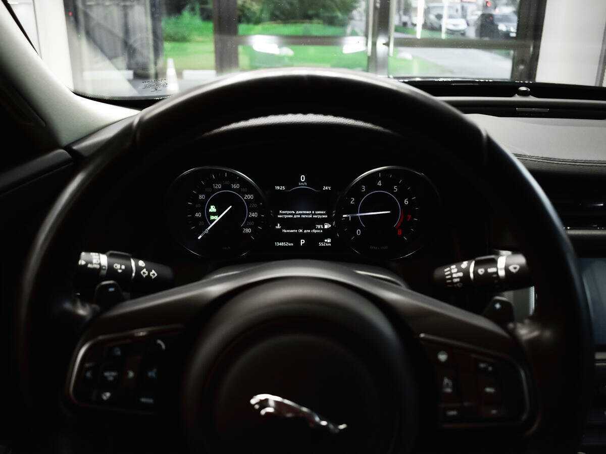 Jaguar XF с пробегом — 2016 год. Фото: #6