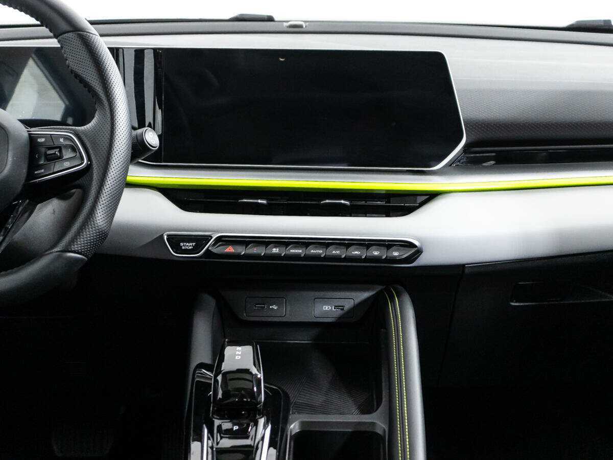 Geely Coolray с пробегом — 2023 год. Фото: #13