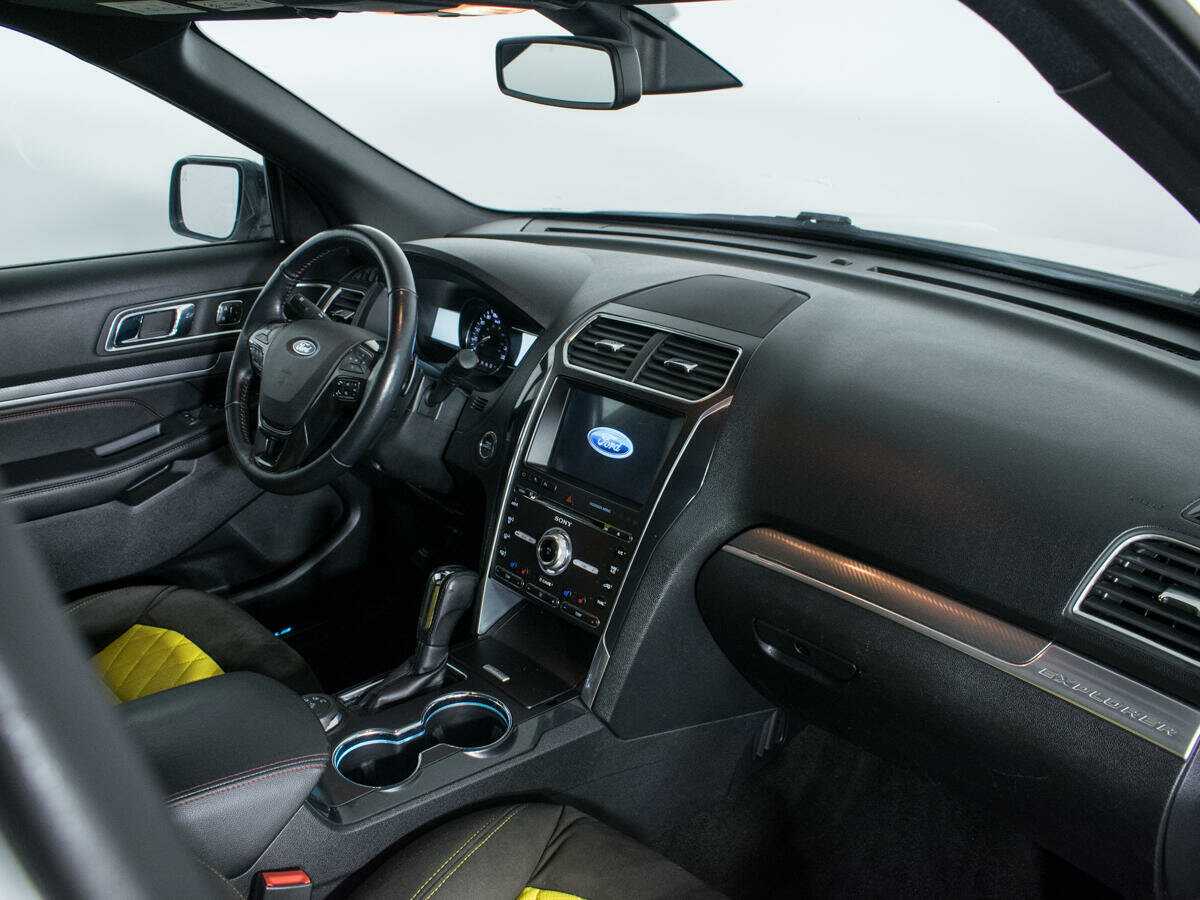 Ford Explorer с пробегом — 2016 год. Фото: #5