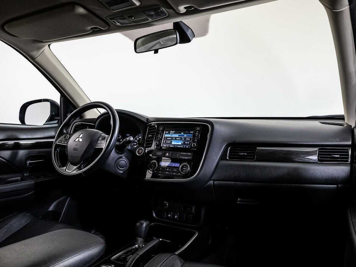 Mitsubishi Outlander с пробегом — 2017 год. Фото: #8