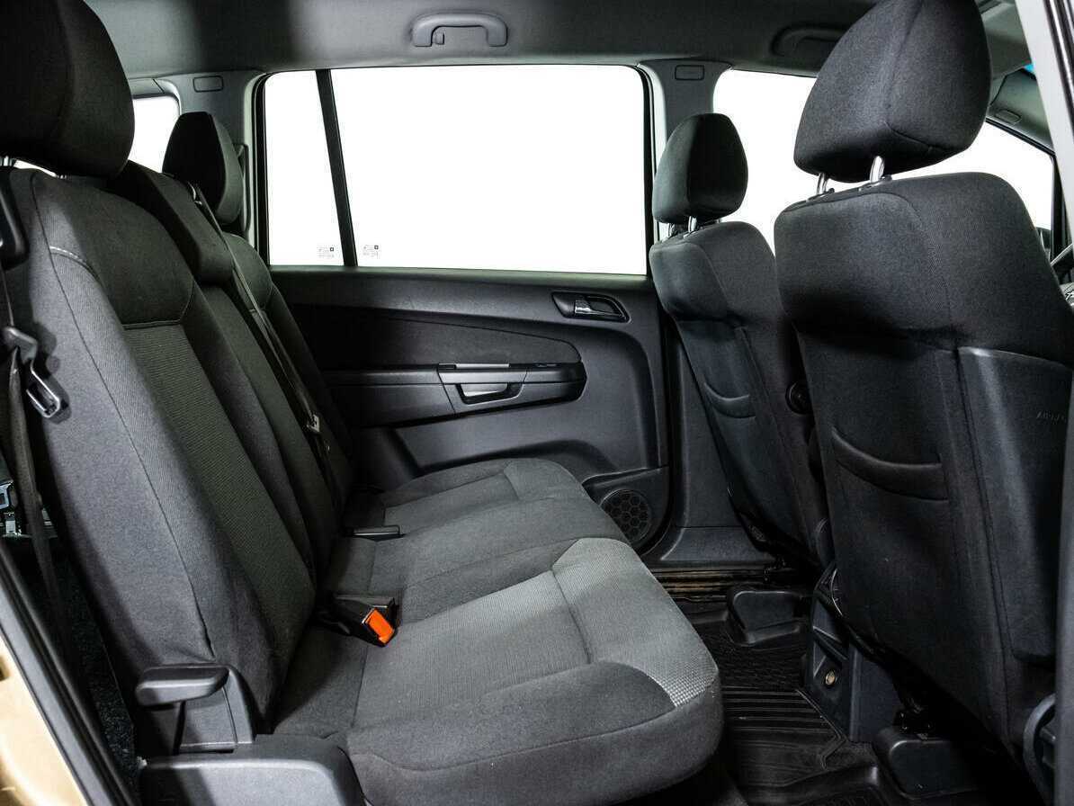 Opel Zafira с пробегом — 2012 год. Фото: #13