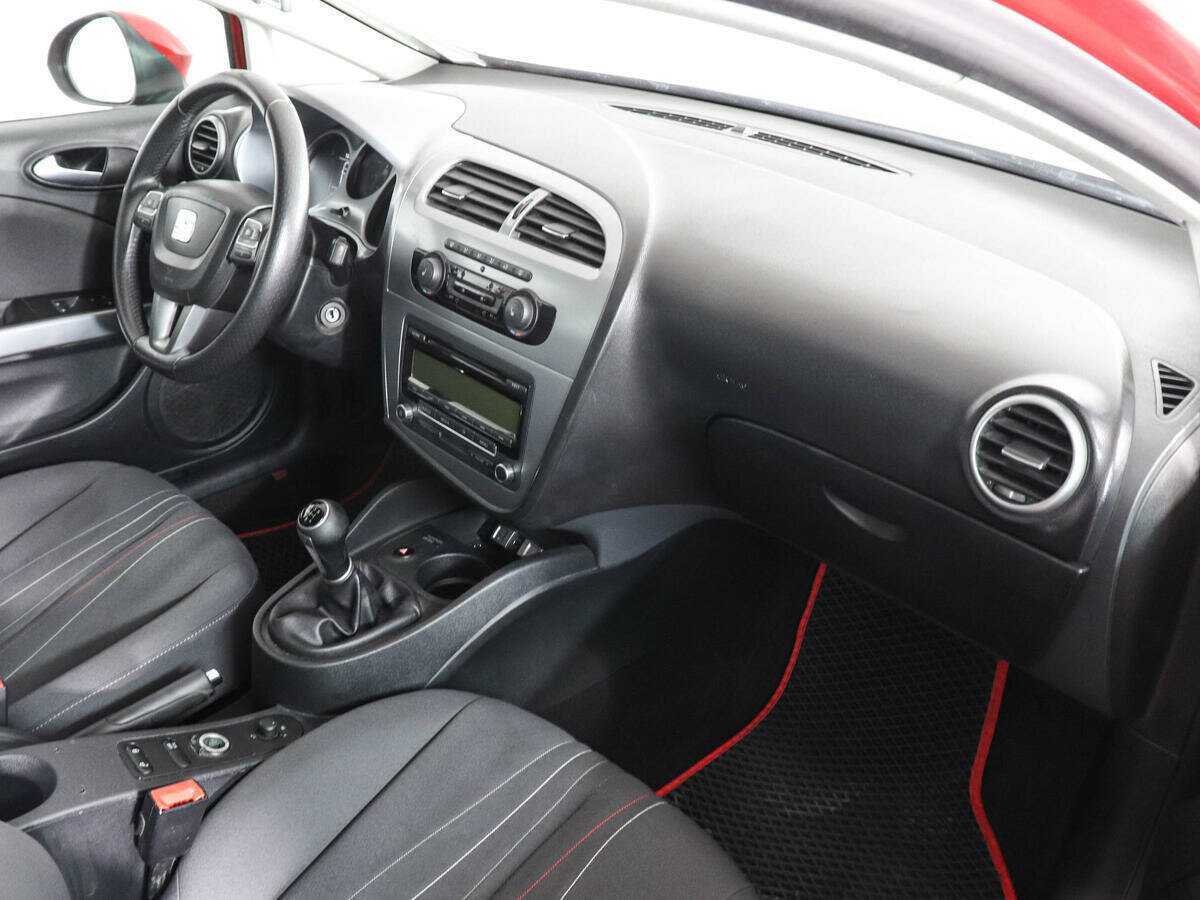 SEAT Leon с пробегом — 2012 год. Фото: #8