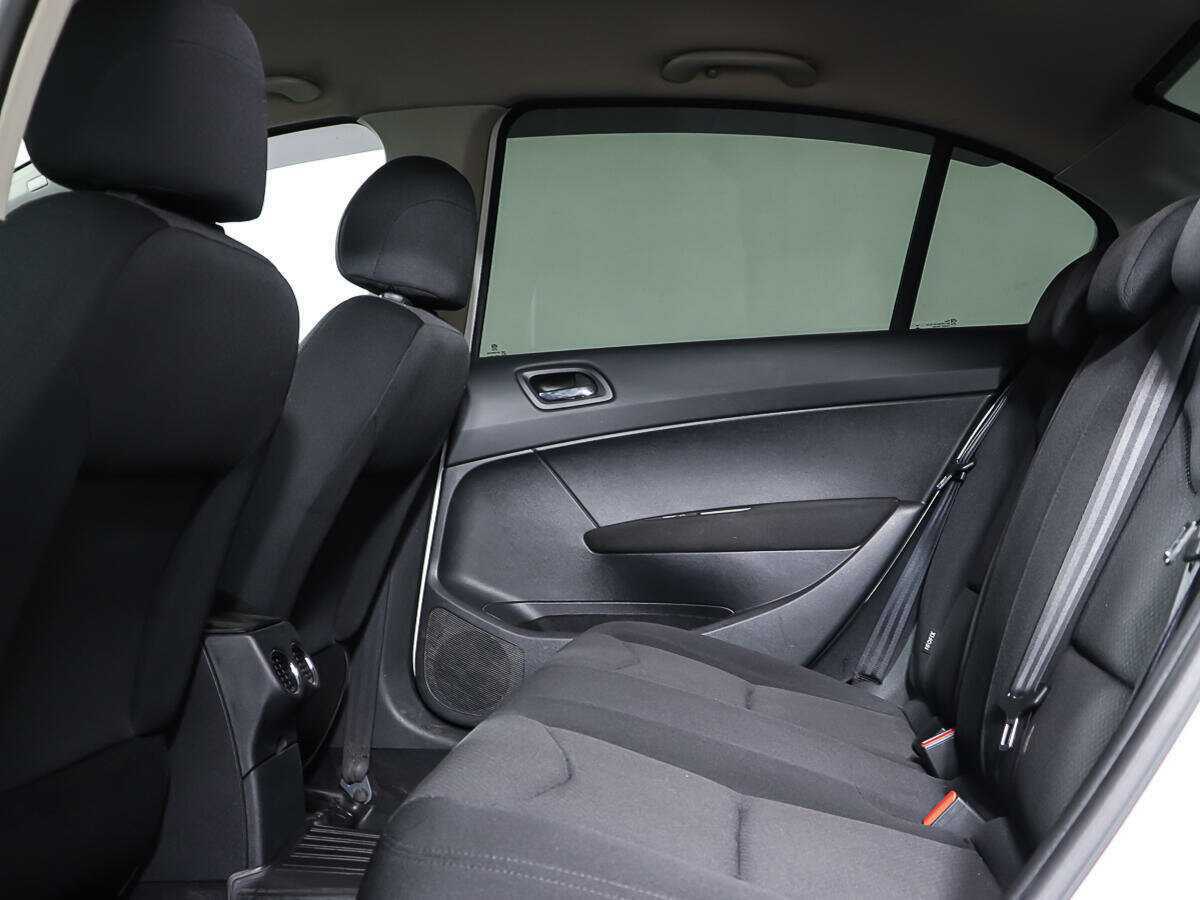 Peugeot 408 с пробегом — 2014 год. Фото: #9