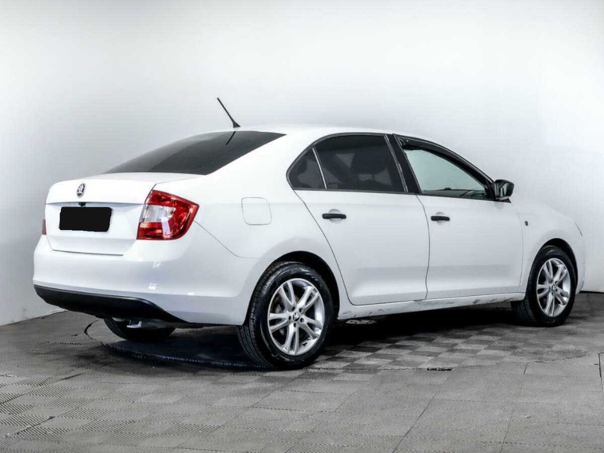 Skoda Rapid с пробегом — 2014 год. Фото: #3