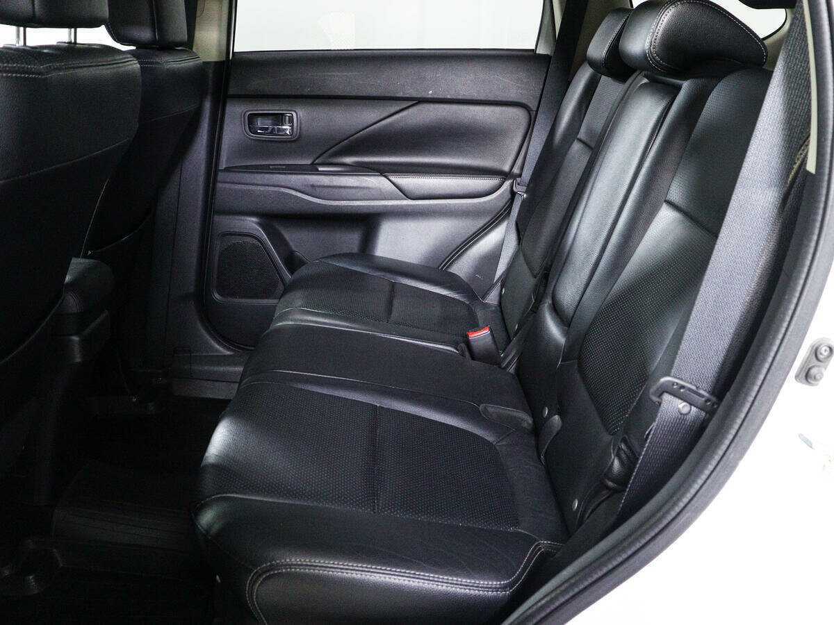 Mitsubishi Outlander с пробегом — 2012 год. Фото: #8