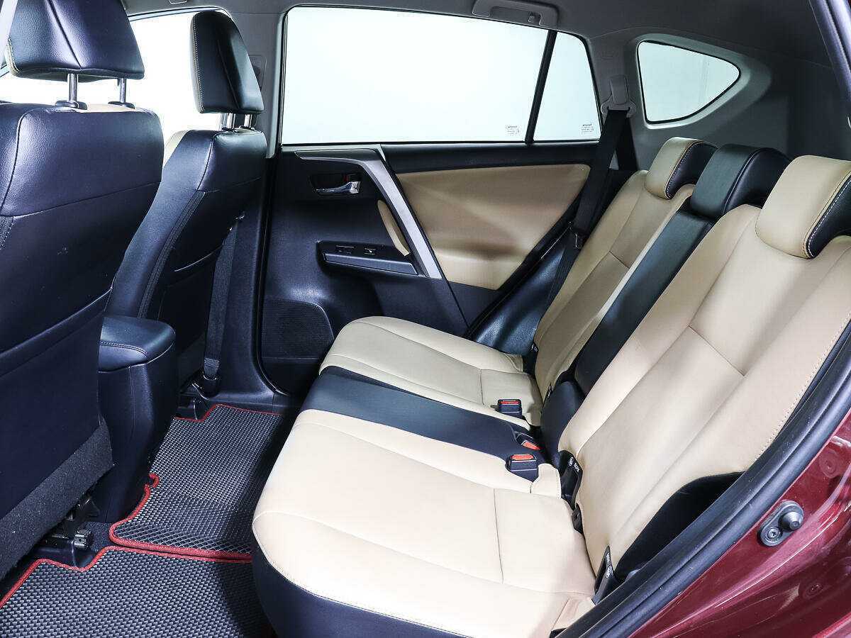 Toyota RAV4 с пробегом — 2018 год. Фото: #8