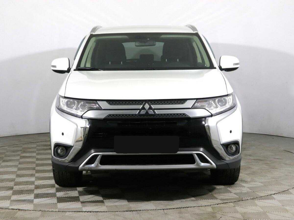 Mitsubishi Outlander с пробегом — 2019 год. Фото: #1
