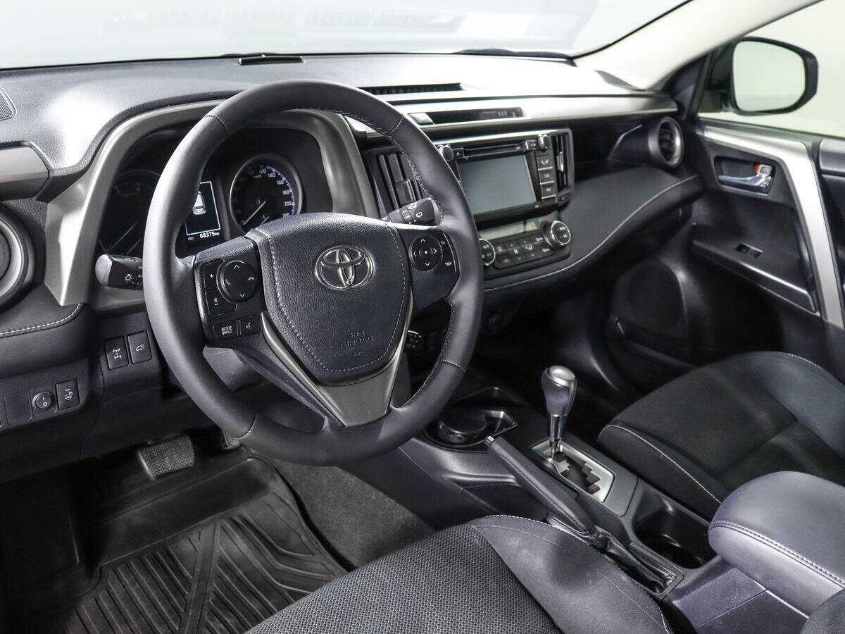 Toyota RAV4 с пробегом — 2015 год. Фото: #13