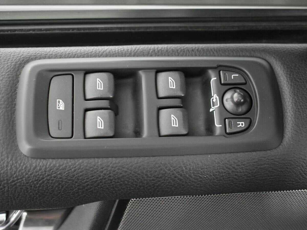 Land Rover Discovery с пробегом — 2014 год. Фото: #18