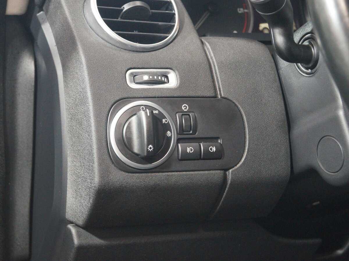 Land Rover Discovery с пробегом — 2015 год. Фото: #15