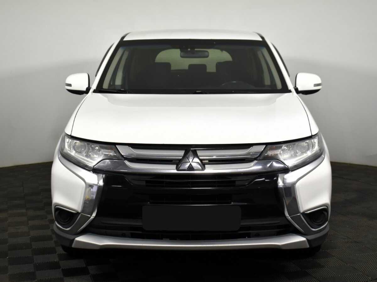 Mitsubishi Outlander с пробегом — 2017 год. Фото: #1